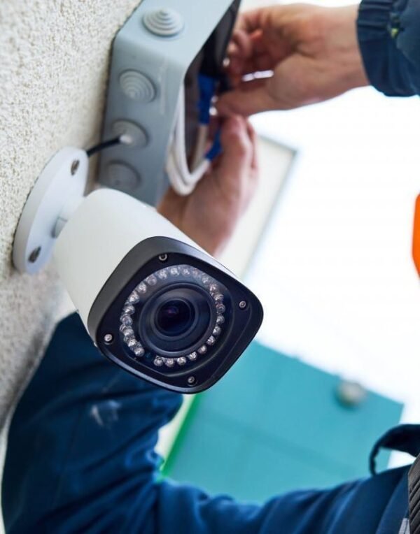 Instalación de Cámaras de Seguridad (CCTV) / Installation of security Cameras (CCTV)